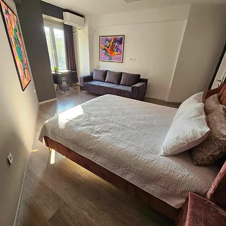 Spacious And Lovely 130m2 Flat Apartment *